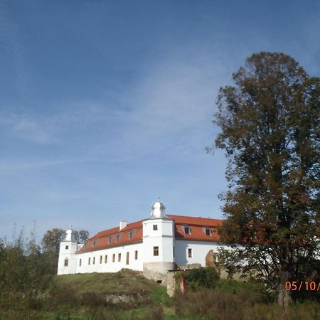 Hotel Kastiel Biela Dama A Cierny Rytier Krompachy Exterior foto
