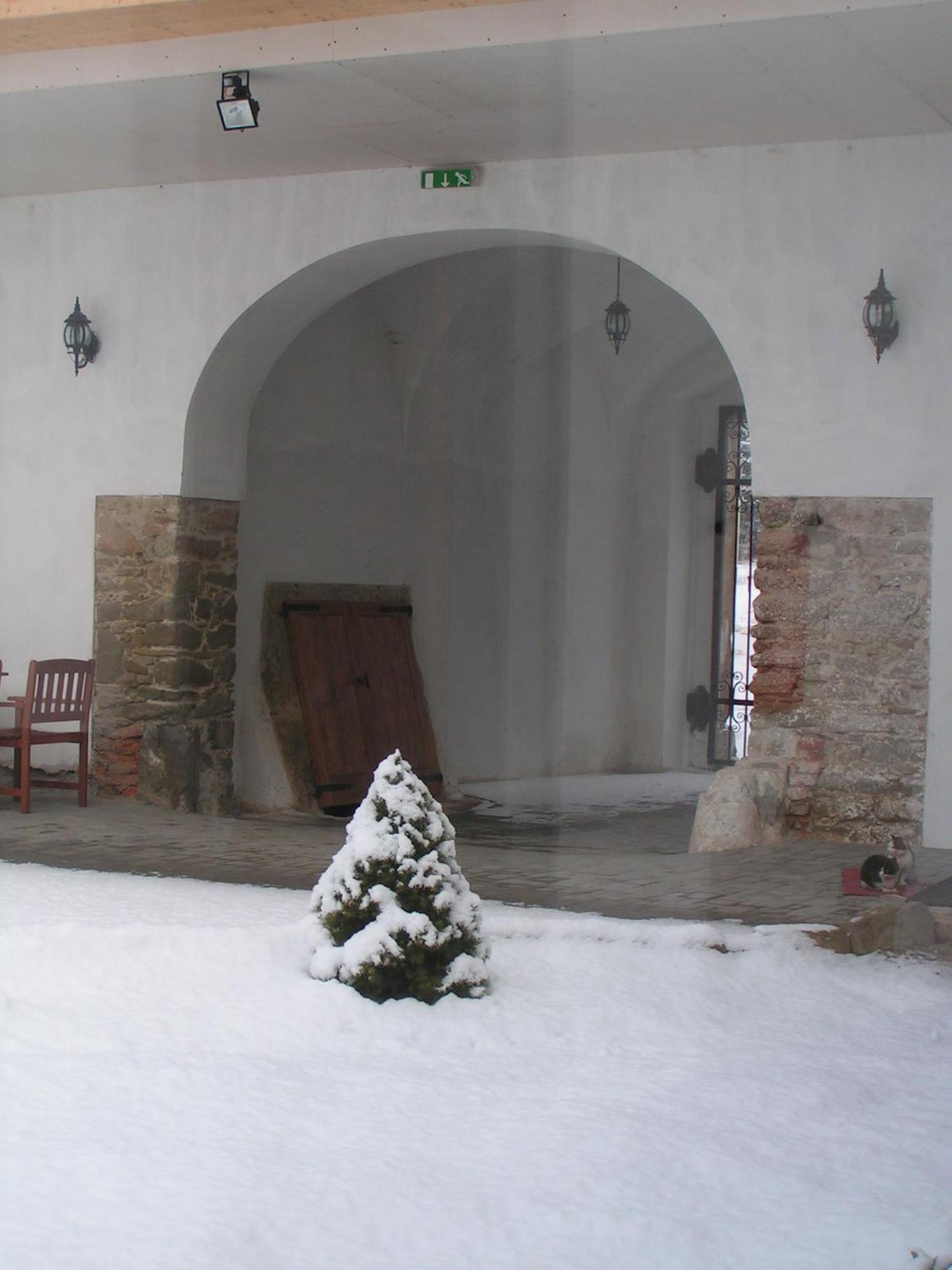Hotel Kastiel Biela Dama A Cierny Rytier Krompachy Exterior foto