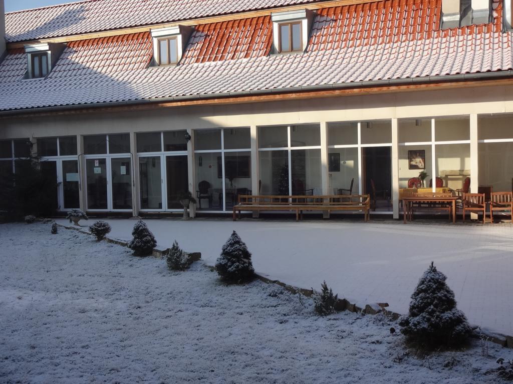 Hotel Kastiel Biela Dama A Cierny Rytier Krompachy Exterior foto