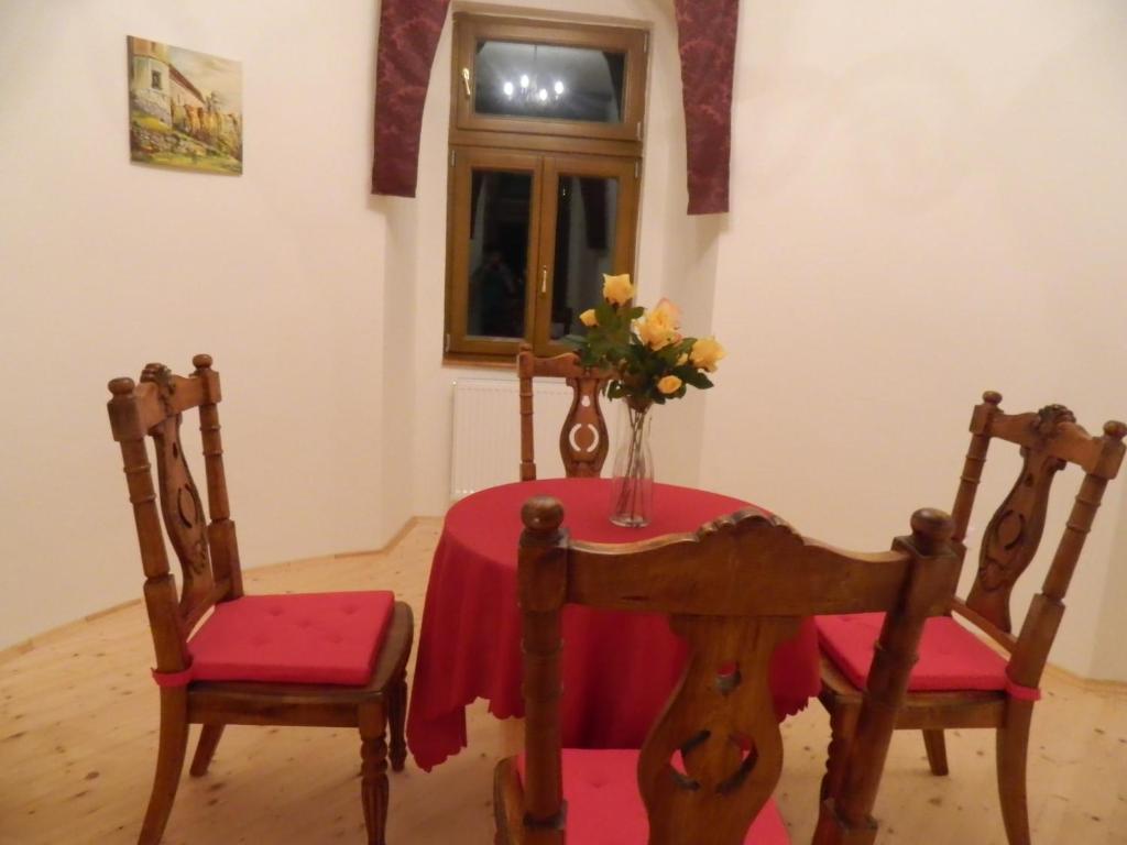 Hotel Kastiel Biela Dama A Cierny Rytier Krompachy Zimmer foto